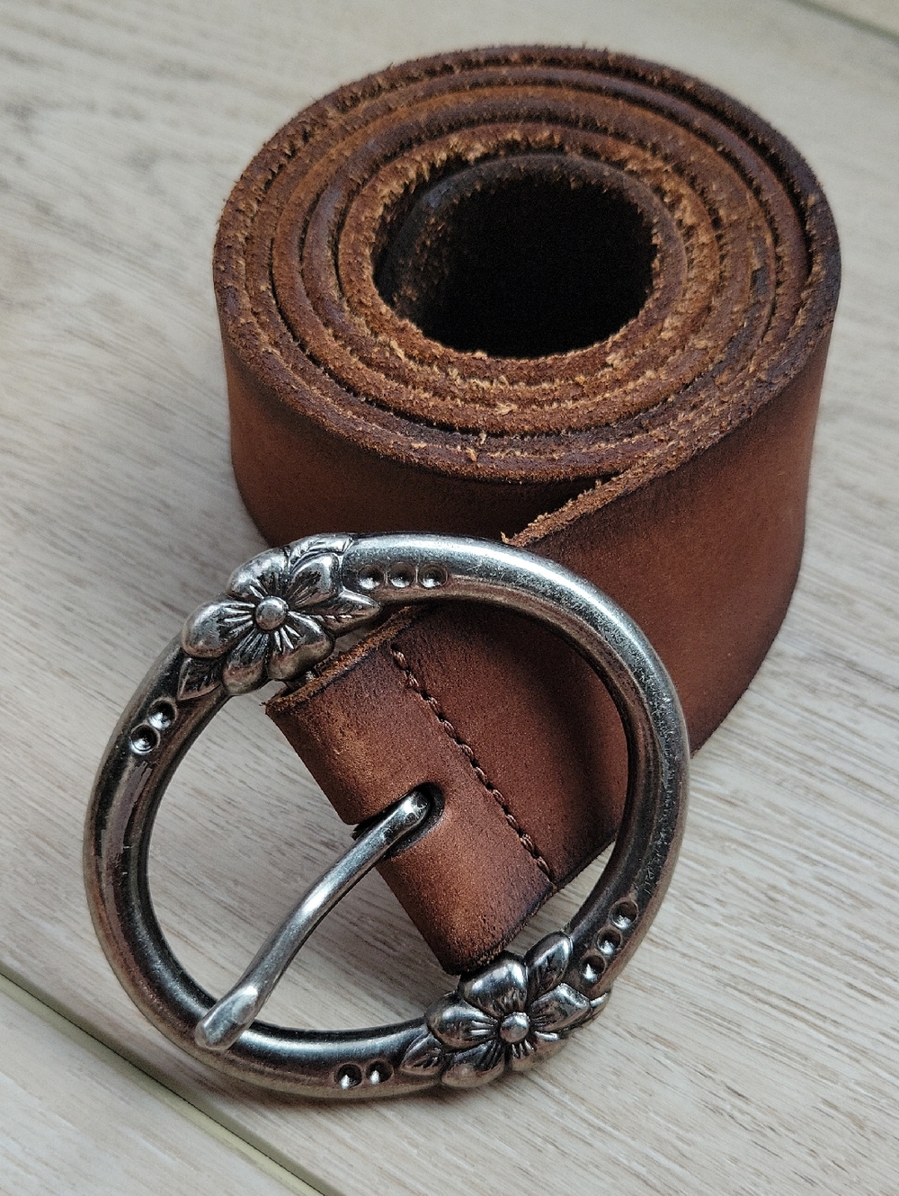 Vintage American Eagle Hawiian Habiscus Leather Belt